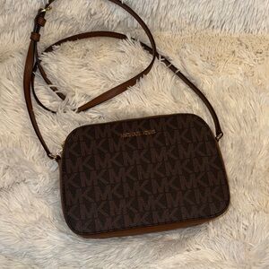 Micheal Micheal Kors Houston Brown Luggage Zip Crossbody